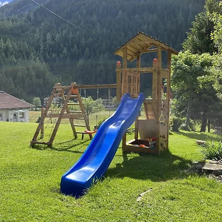 Jakob, Apartman